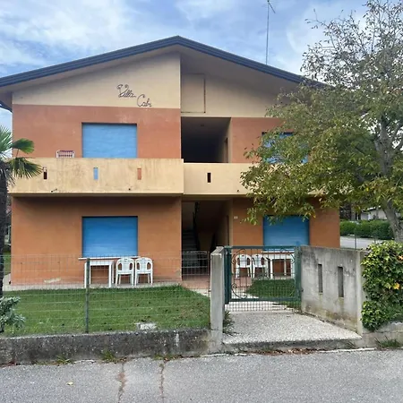 Apartman Cozy Flat With Shared Garden *