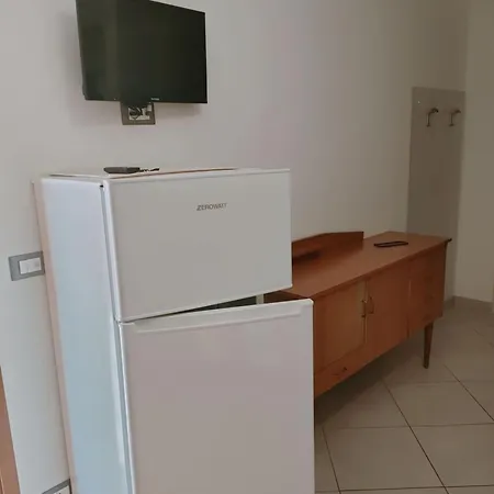 Refurbished One Bedroom Flat With Communal Garden Apartment