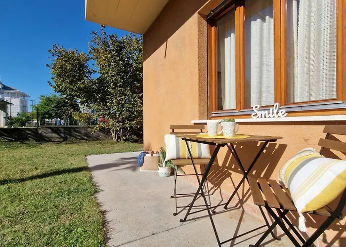 Cozy Flat With Shared Garden דירה ביביונה