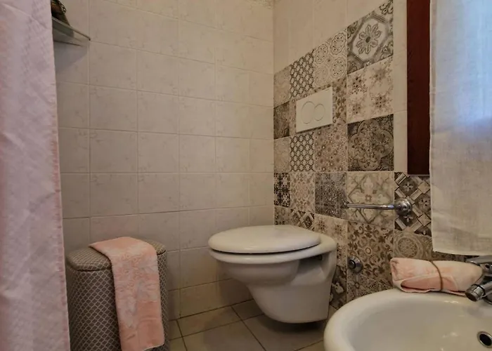 דירה Cozy Flat With Shared Garden ביביונה